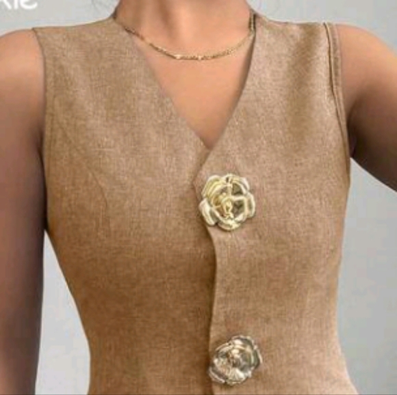 Women's V-Neck Slim Fit Front Gold Rose Button Decor Camisole - Picture 4 of 6